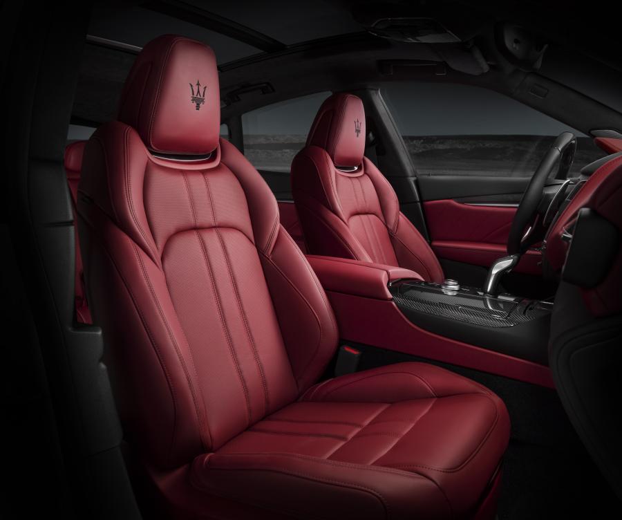 Интерьер Maserati Levante GTS 2018 года  (WW) (фото 30 из 74)